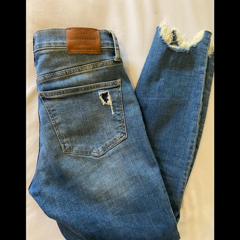 Lucky jeans size 27. Stretchy cute ankle cut.